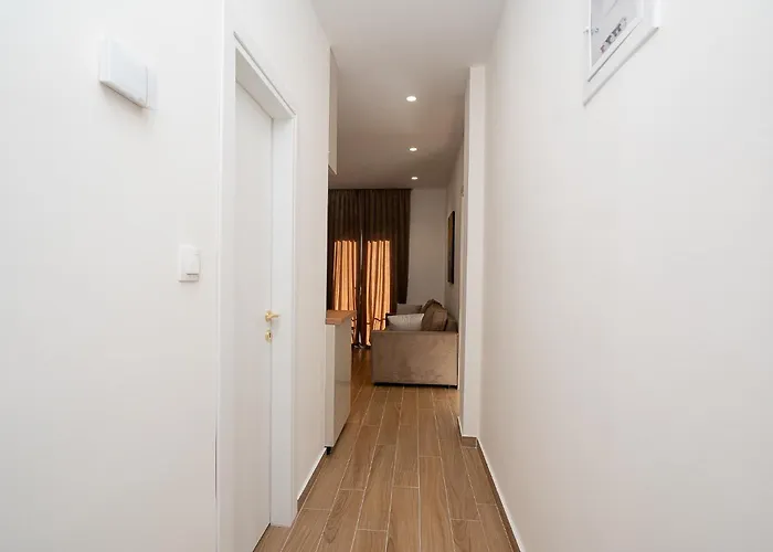 Daire Hephaistion Escape #by Db *